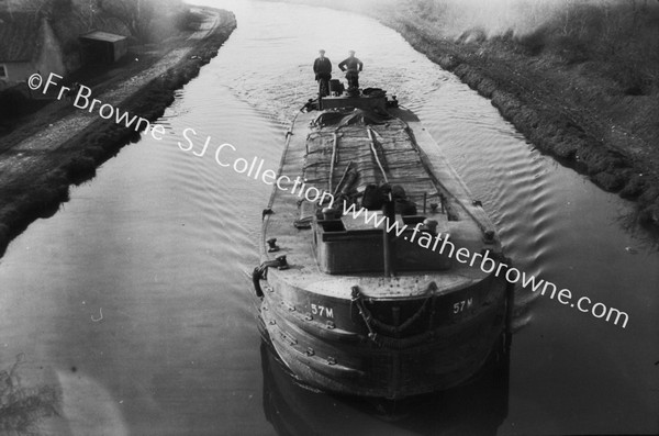 CANAL BOAT FOR SHIPPING LECTURE EFFECT OF SHAPE ON RESISTANCE OF WATER : GENERAL VIEW APPROACHING